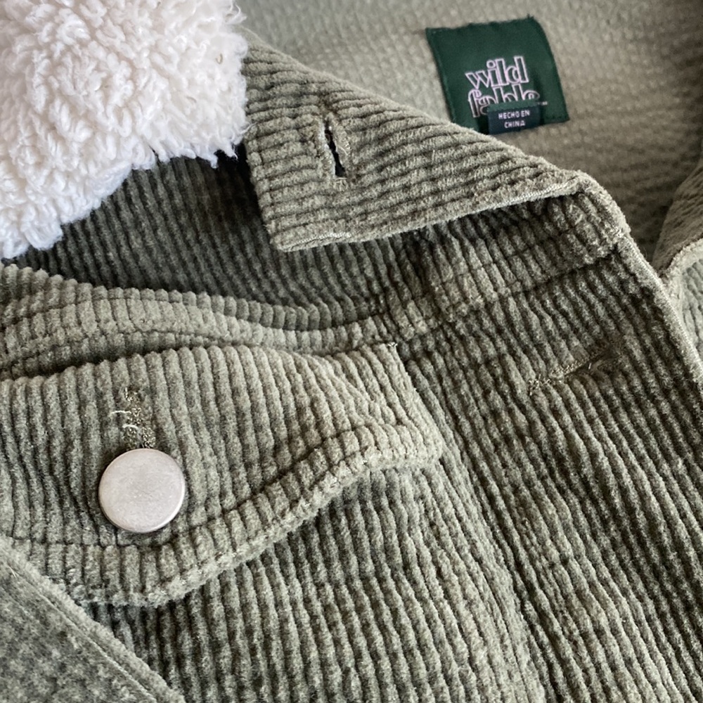 Perfect condition cropjacket - Picture 2 of 5